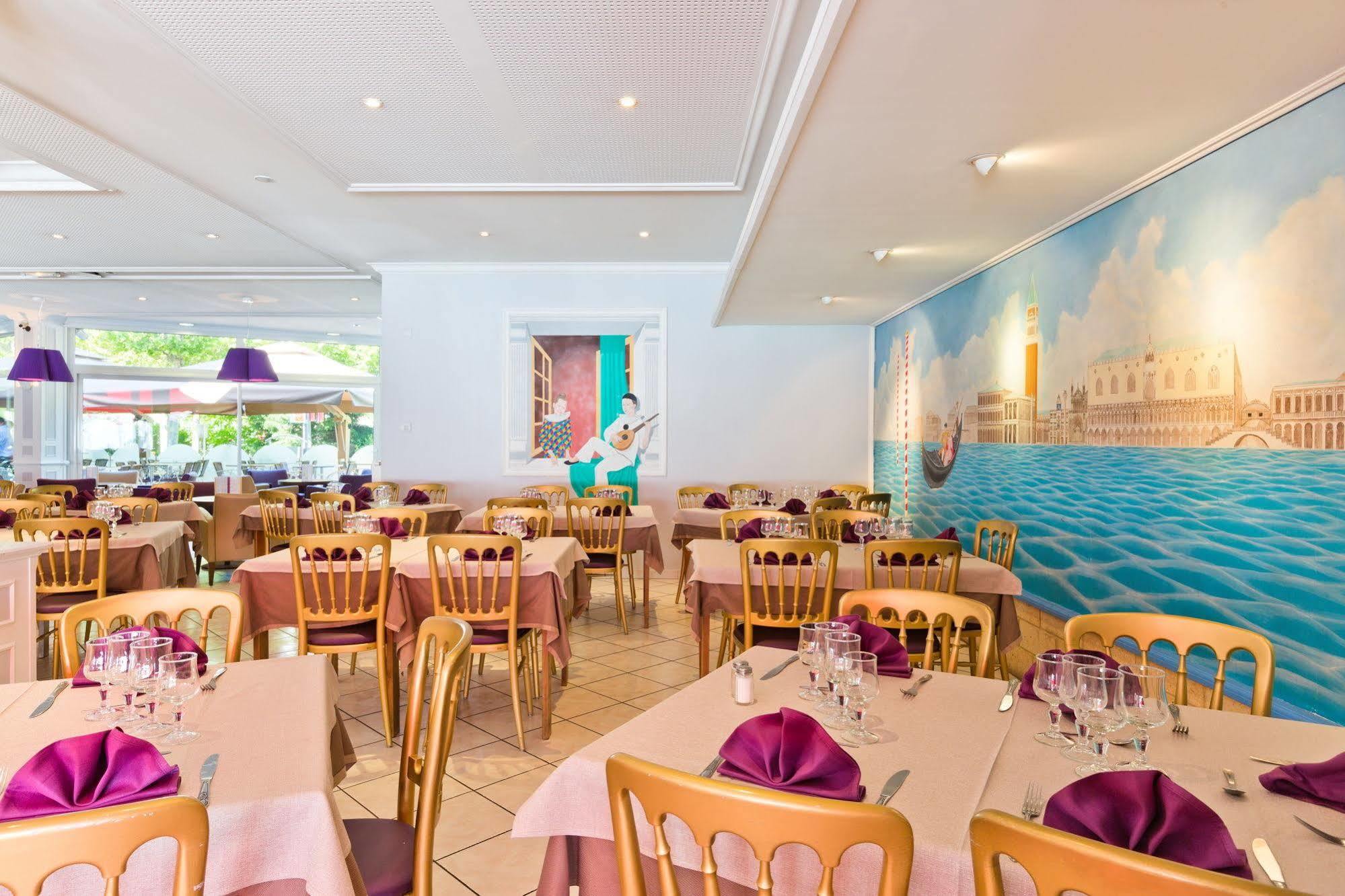 Hotel Novel Restaurant La Mamma Annecy Exterior foto